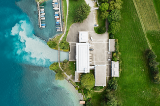 Das Wasserkraftwerk Spiez aus der Vogelperspektive